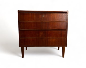 Mid Century Modern chest of drawers with 4 drawers, teak sideboard cabinet from the 50s, 60s, 70s