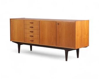 Vintage Teak Sideboard - Mid-Century piece of furniture from the 1950s/60s