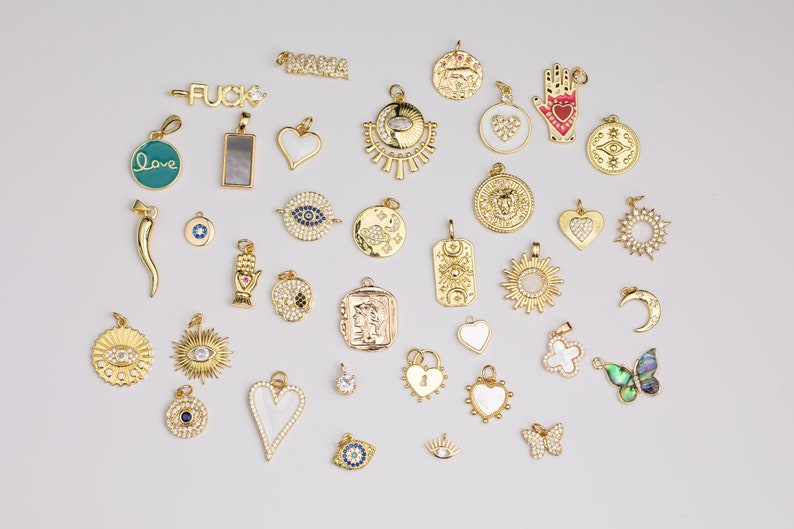 Charms in oro 14k, selezione di charm con pavé di zirconi cubici CZ Prodotto negli Stati Uniti Mama Fuck Evil Eye Heart Butterfly Moon Chili Hand 1420 14/20 GF immagine 2