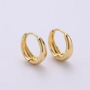 18K gold filled huggie hoops / perfect for every day wear / minimalist earring jewelry for girls women p-033 p-036 p-038 one pair per order