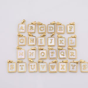 Ensemble complet de lettres breloques en nacre, étiquette remplie d'or 18 carats, pendentif lettre coquillage, lettres personnalisées, breloque initiale