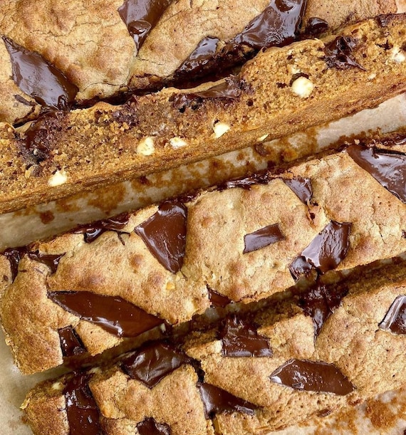 Chocolate chip cookie bars