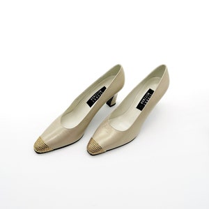 Stuart Weitzman Size 7.5 Vintage beige gold pumps