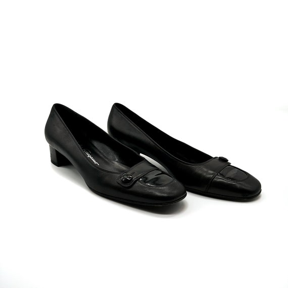 Salvatore Ferragamo Size 7.5 Vintage Black Leather Pumps  display picture 1