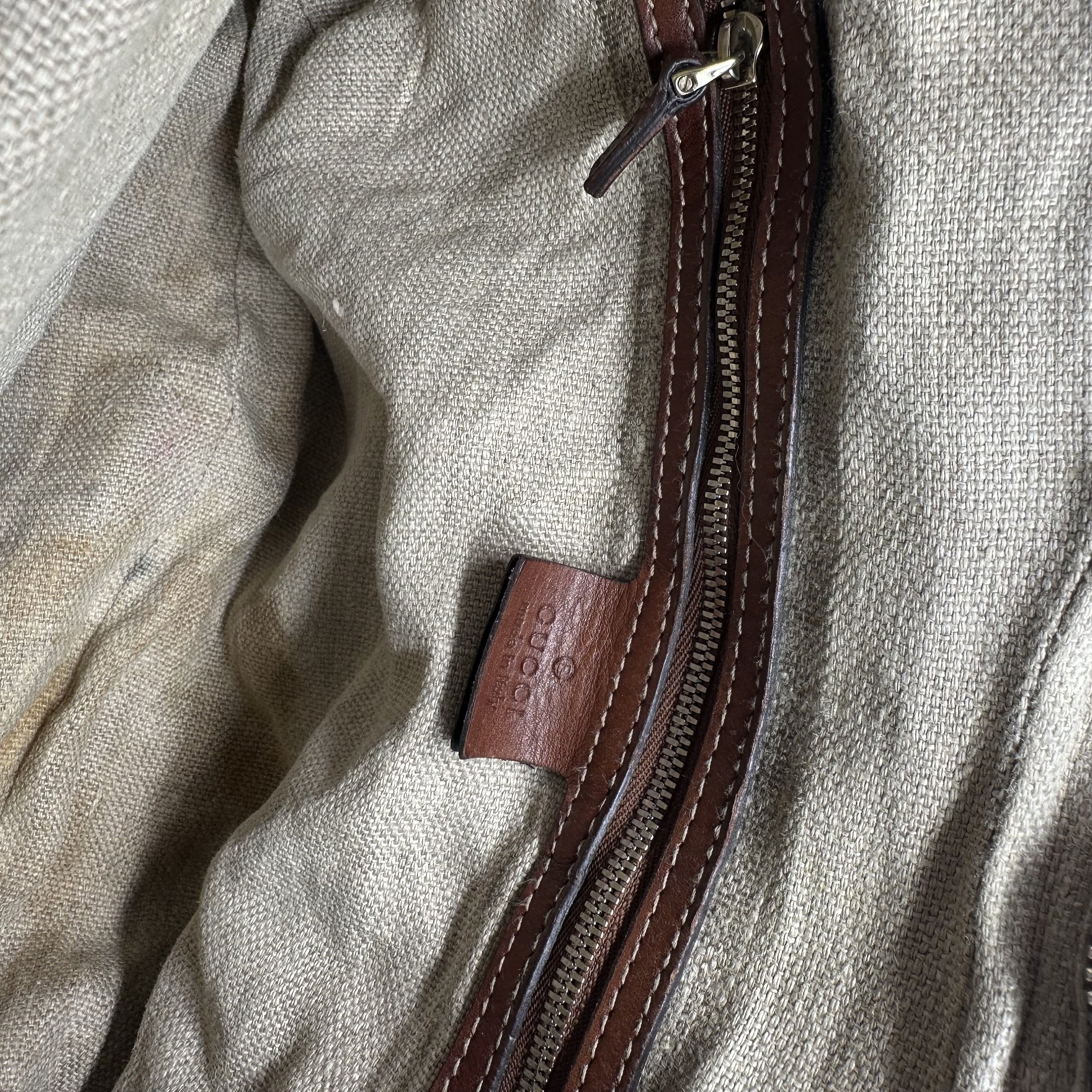 RARE + BOX GUCCI SCRIPT WEB STRIPE CURSIVE BOULEVARD