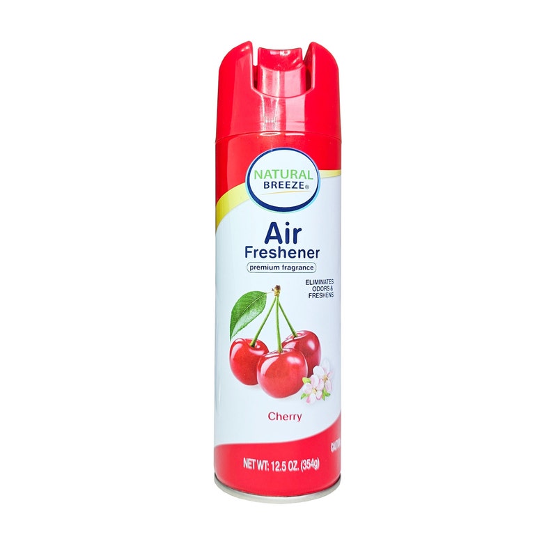 Puede incluir: Una lata roja y blanca de ambientador Natural Breeze con aroma a cereza. La lata tiene una tapa roja y una etiqueta blanca con el nombre de la marca, el nombre del producto y una imagen de cerezas. La etiqueta tambi&eacute;n dice "fragancia premium" y "elimina los olores y refresca". El peso neto es de 12,5 oz (354 g).