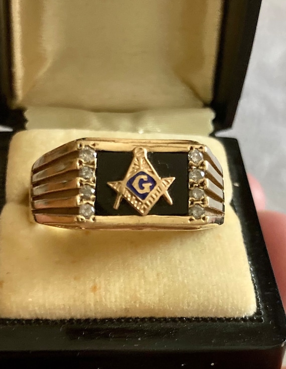 Masonic 10K gold ring. Diamond Rare estate.