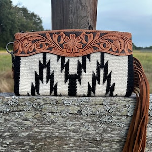Western Purse, Hand Tooled Leather Purse, Western Crossbody Purse, Cowhide Purse, Genuine Leather Purse, Leather Fringe Bag,Bolsa, Wristlet