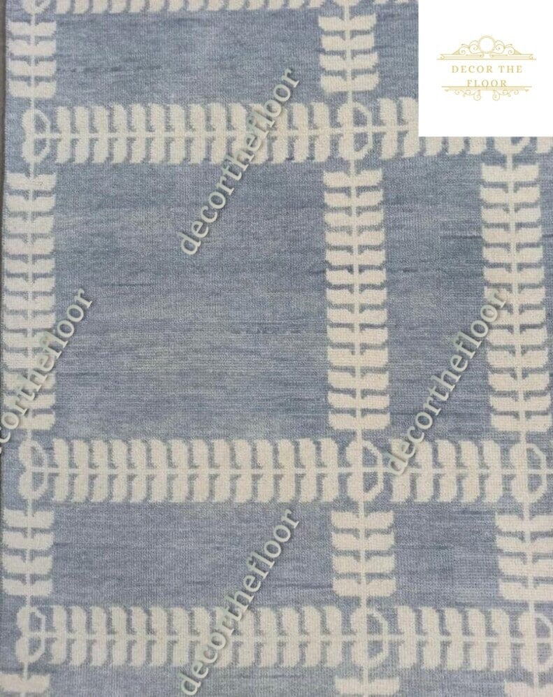 Alfombra Oushak de lana anudada a mano: diseño geométrico blanco azulado