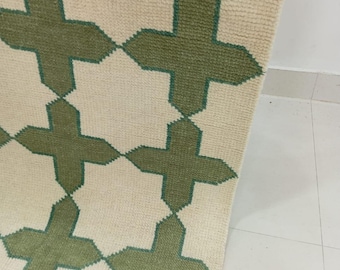 2.6x6 quick Hand-Knotted Oushak Rug:  Wool Area Rug, olive green and white