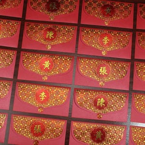 Packung mit 25 Stück High-End-benutzerdefinierte Goldfolie Hong Kong Nachname Hohlmuster Laser Rot Umschlag Glück Geld Geschenkpaket für das chinesische Neujahr