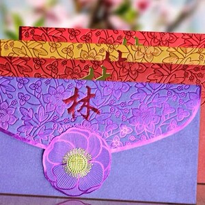 50 Stück eines Sets Benutzerdefinierte Hong Kong Nachname Rote Umschläge Jahr des Drachen Chinesische Version Geldpaket 2024