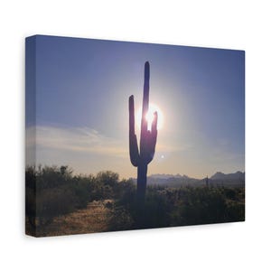 Saguaro Kaktus Leinwanddruck - Wüstenlandschaft Wandkunst - Arizona Wohnkultur - Naturfotografie des Südwestens - Lebendige westliche Kunst