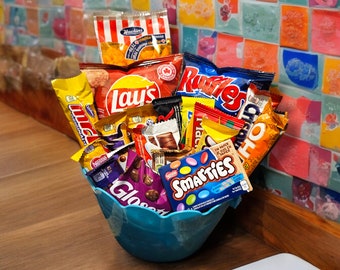 Ultimate Canadian Snack Basket| Birthday Gift basket | Mothers day gift basket | Free shipping | Graduation gift basket | Giftlytreats.com