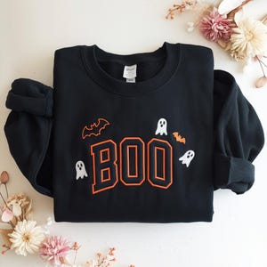 Sweat-shirt d'Halloween brodé Boo | Chandail ras du cou d'automne amusant pour la saison effrayante | Pull d'automne