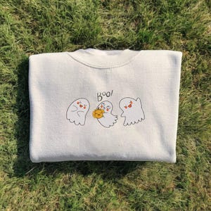 Sweat-shirt d'Halloween brodé Boo | Chandail ras du cou d'automne amusant pour la saison effrayante | Pull d'automne