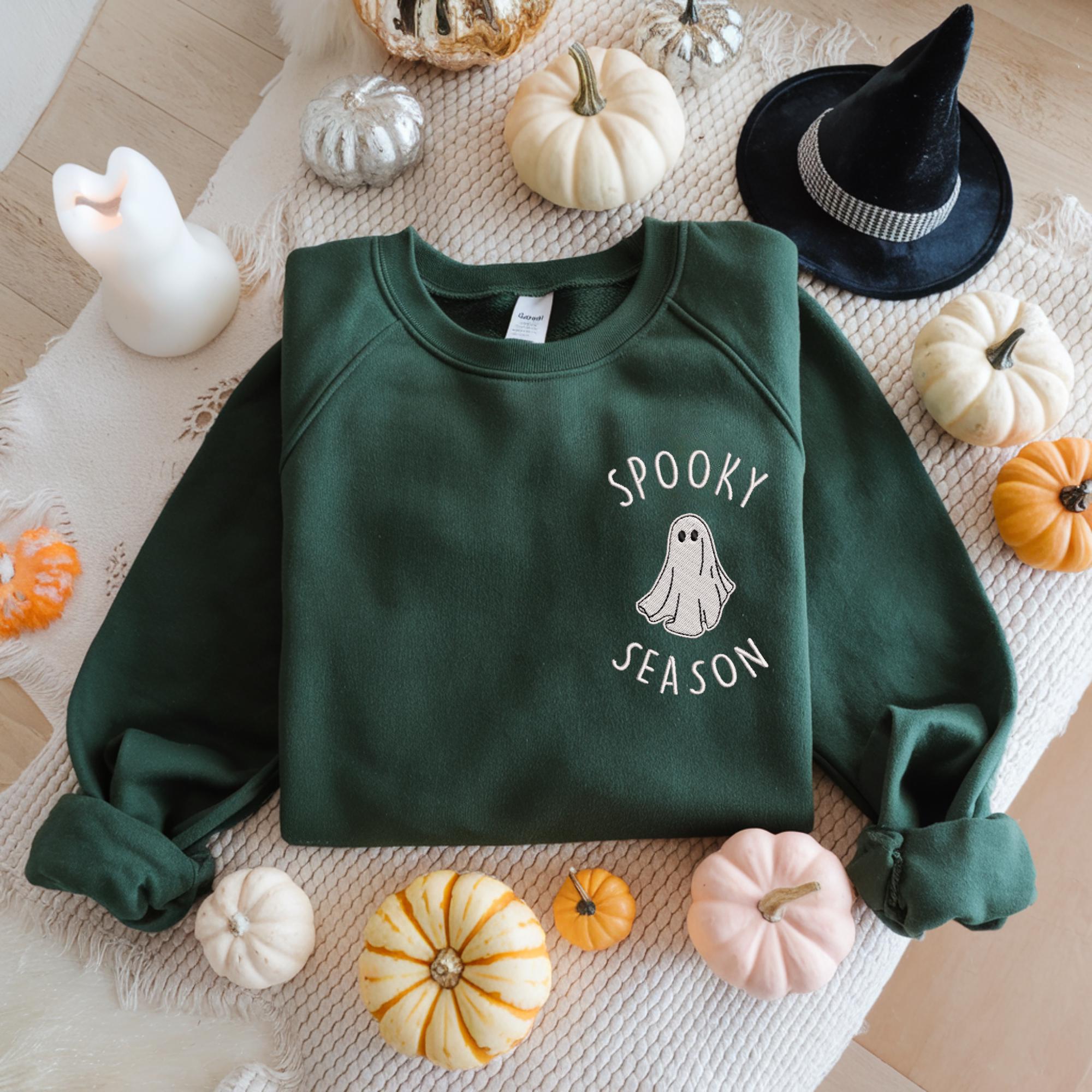 Felpa ricamata Spooky Season, felpa di Halloween, felpa