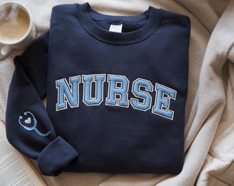 Felpa con cappuccio Gemma con ricamo NURSE Athletic Block / Felpa con cappuccio da infermiera / Regalo per laureati / Regalo per neo-infermieri / Felpa girocollo da infermiera