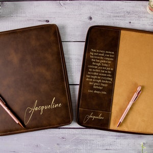 Portafolio de cuero grabado con láser personalizado con bolígrafo y bloc, Portafolio de cuero personalizado con cremallera, Bloc de notas con letras, Regalos de oficina personalizados