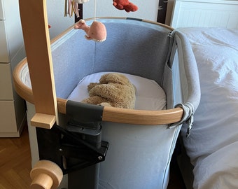 Maxi Cosi iora co sleeper adapter voor muziekmobiel. Wiegbeugel voor Fisher Price, Little Dutch Infantino en andere babywiegmobielen