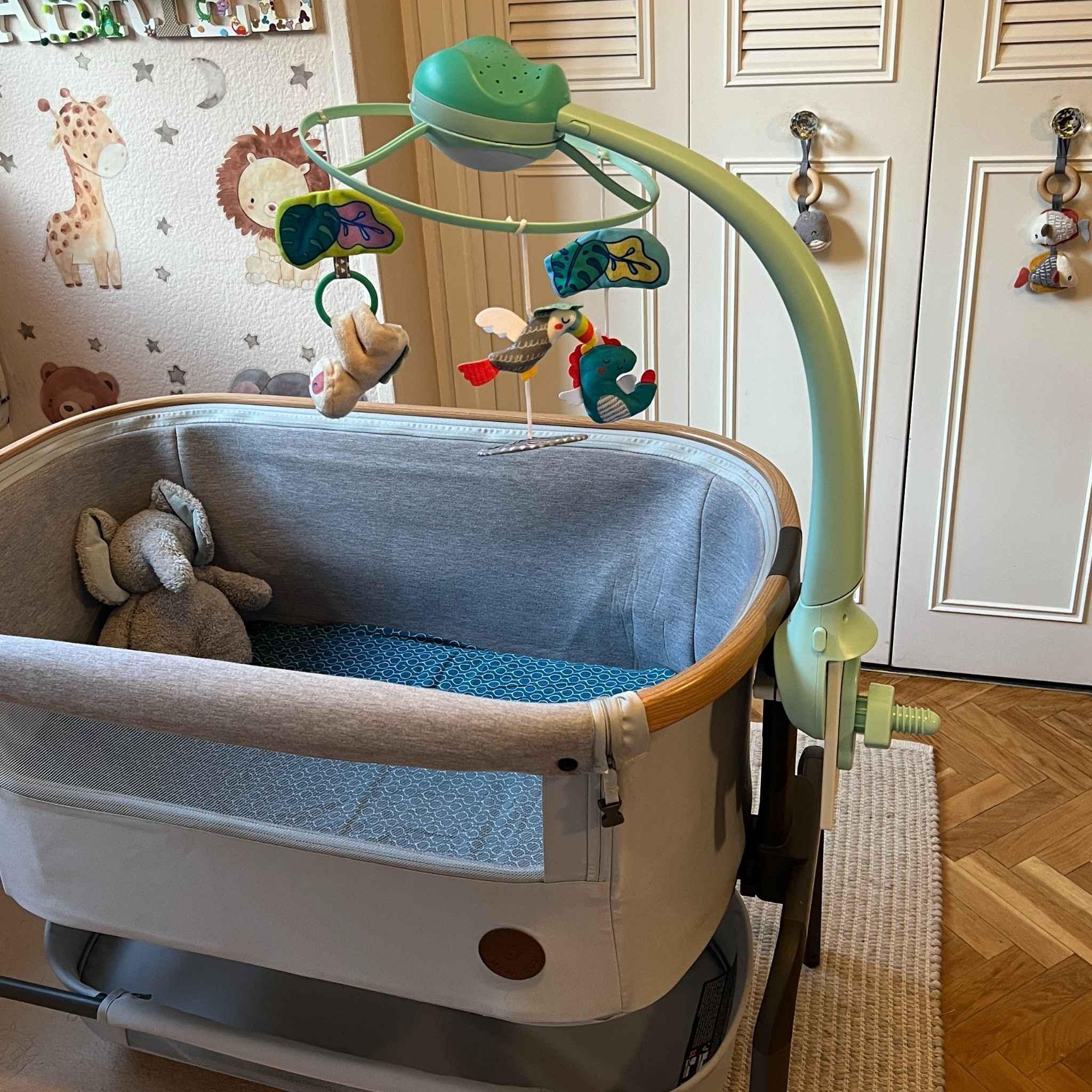 Chicco Next2Me 添い寝ベッド ベビーコット マットレス付き 美品 Chicco Next2me Armonia Co Sleeper Adapter for Musical Mobile. Baby