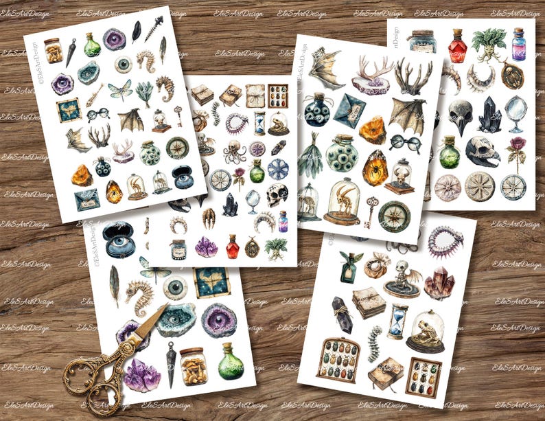 Puede incluir: Una colecci&oacute;n de ilustraciones en acuarela con varios elementos m&iacute;sticos y g&oacute;ticos. Las im&aacute;genes incluyen botellas de pociones, cristales, calaveras y otras curiosidades, dispuestas sobre papel blanco. Un par de tijeras doradas descansa sobre la superficie de madera.