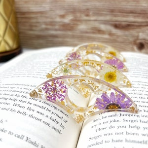 Floral Page Holder Resin, Flower Resin Thumb Page Holder Book Accessory Bookworm Gift Floral Pressed Purple Daisy Birth Flowers Pressed