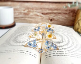 Floral Resin Page Holder: Pressed Forget-Me-Nots, Book Accessory