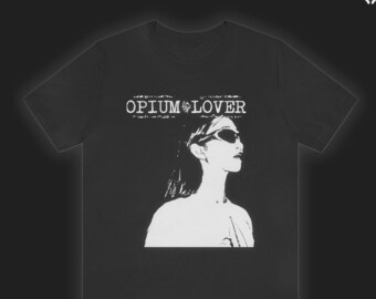 T-shirt punk amante dell'oppio // unisex, Y2K, scuro, grunge, ragazza giapponese, anni 2000