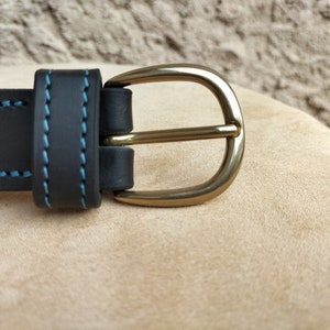 ceinture en cuir noir cousue bleue, ceinture noir et bleu pour homme et femme en cuir image 5