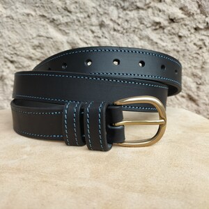 ceinture en cuir noir cousue bleue, ceinture noir et bleu pour homme et femme en cuir image 1