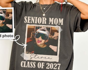 Retro Senior Mom 2027 Shirt, Comfort Colors Custom Photo Senior Shirt, Class of 2027 Gift, High School Graduation, Proud Family Matching Tee