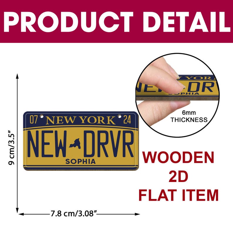 Puede incluir: Un letrero de madera 2D con forma de matr&iacute;cula de Nueva York con el texto "07 NEW YORK 24" y "NEW DRVR" en letras azules sobre fondo amarillo. El letrero tambi&eacute;n tiene la palabra "SOPHIA" impresa en &eacute;l. El letrero mide 7,8 cm (3,08 pulgadas) de ancho y 9 cm (3,5 pulgadas) de alto y tiene un grosor de 6 mm.