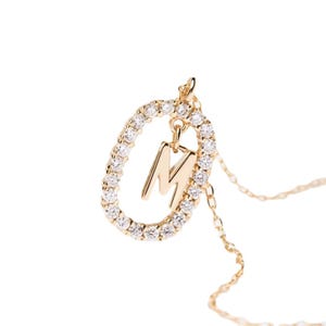 Collar con letras personalizable: joyería única y moderna