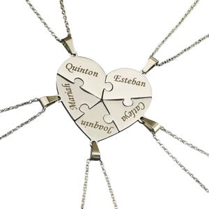 Collar con medallón personalizable con letra y fecha: joyería única y moderna