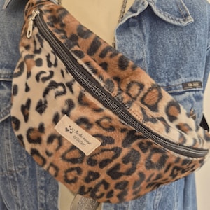 Riñonera de piel sintética de leopardo
