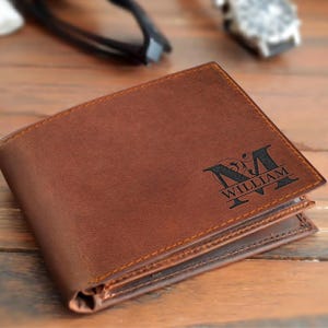Idea de regalo para hombre, regalo grabado para papá, billetera para hombre, billetera con monograma personalizado, billetera personalizada, billetera grabada, regalo para él, regalo para padrino de boda
