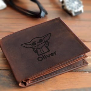 Cartera de cuero personalizada con el logo de Yoda para hombre, regalo para aniversario, graduación, papá, novio, él, esposo, padre, cartera personalizada con el logo de Yoda