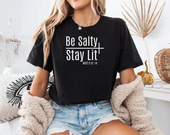 Sé salado, mantente encendido Mateo 5:13-14 Camiseta cristiana, camiseta salada, camiseta de fe, camiseta religiosa, ropa cristiana, camisetas cristianas para mujeres