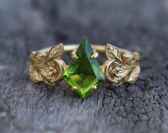 Anello vintage con foglie di peridoto ispirate alla natura, anello in vermeil d'oro, anello con peridoto a forma di foglia d'albero, anello nuziale fatto a mano, anello con peridoto in oro
