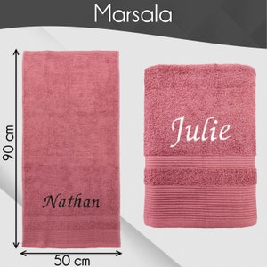 Serviette de toilette personnalisée 50x90 cm Prénom brodé personnalisable Serviette de bain 100% coton Drap de douche matière éponge Marsala