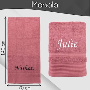 Serviette de bain personnalisée 70 x 130 cm Prénom brodé personnalisable Drap de douche 100% coton Matière éponge épaisse et douce Marsala