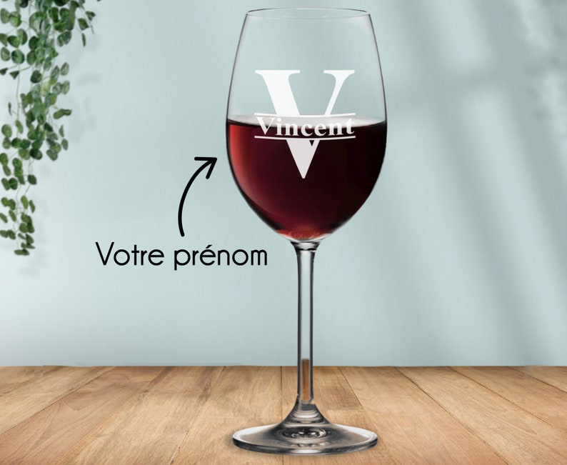 Verre à vin personnalisé Prénom gravé Verre à pied personnalisable Cadeau Noël, Mariage, anniversaire Modèle INITIALE image 1
