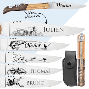 Könnte beinhalten: Fünf Taschenmesser mit verschiedenen Designs, die auf die Klingen graviert sind. Die Designs umfassen ein Motorrad, einen Fisch, ein Herz, einen Kompass und einen Hirsch. Jedes Messer trägt einen anderen Namen, der auf die Klinge graviert ist: Julien, Olivier, Laurent, Thomas und Bruno.