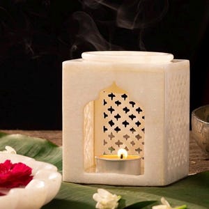 Marmor Blumengitter Aromaölbrenner mit einem Duftöl