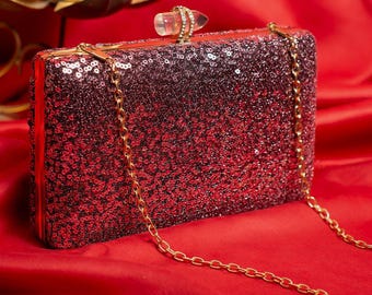 Bolso de mano con lentejuelas rojas brillantes y correa de cadena dorada