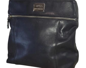 Bolso bandolera/de hombro Esprit vintage Y2K de piel negra. 25,4 cm de ancho, 22,9 cm de largo, caída de la correa de 49,5 a 54,6 cm.