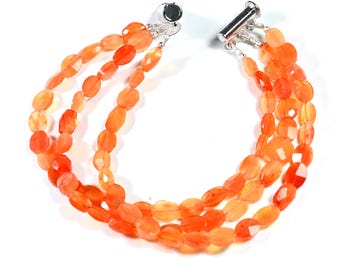 Pulsera de cornalina naranja hecha a mano: joyería bohemia de tres hilos con cuentas