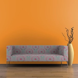 Tessuto per tappezzeria con fiori moderni - Tessuto per tappezzeria stampato con fiori moderni rosa e verdi, tagliato su misura