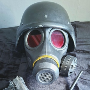 Resident Evil Hunk Mask & Helmet GAME ACCURATE